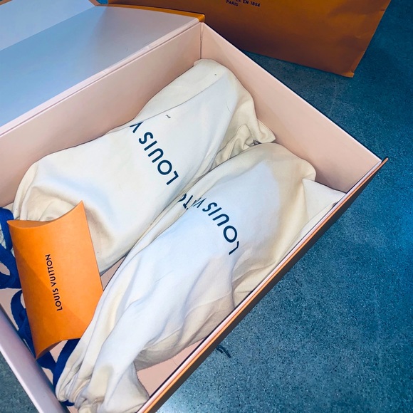 LouisVuitton Sneakers w/dust bags,laces,box & bag! - Picture 4 of 5